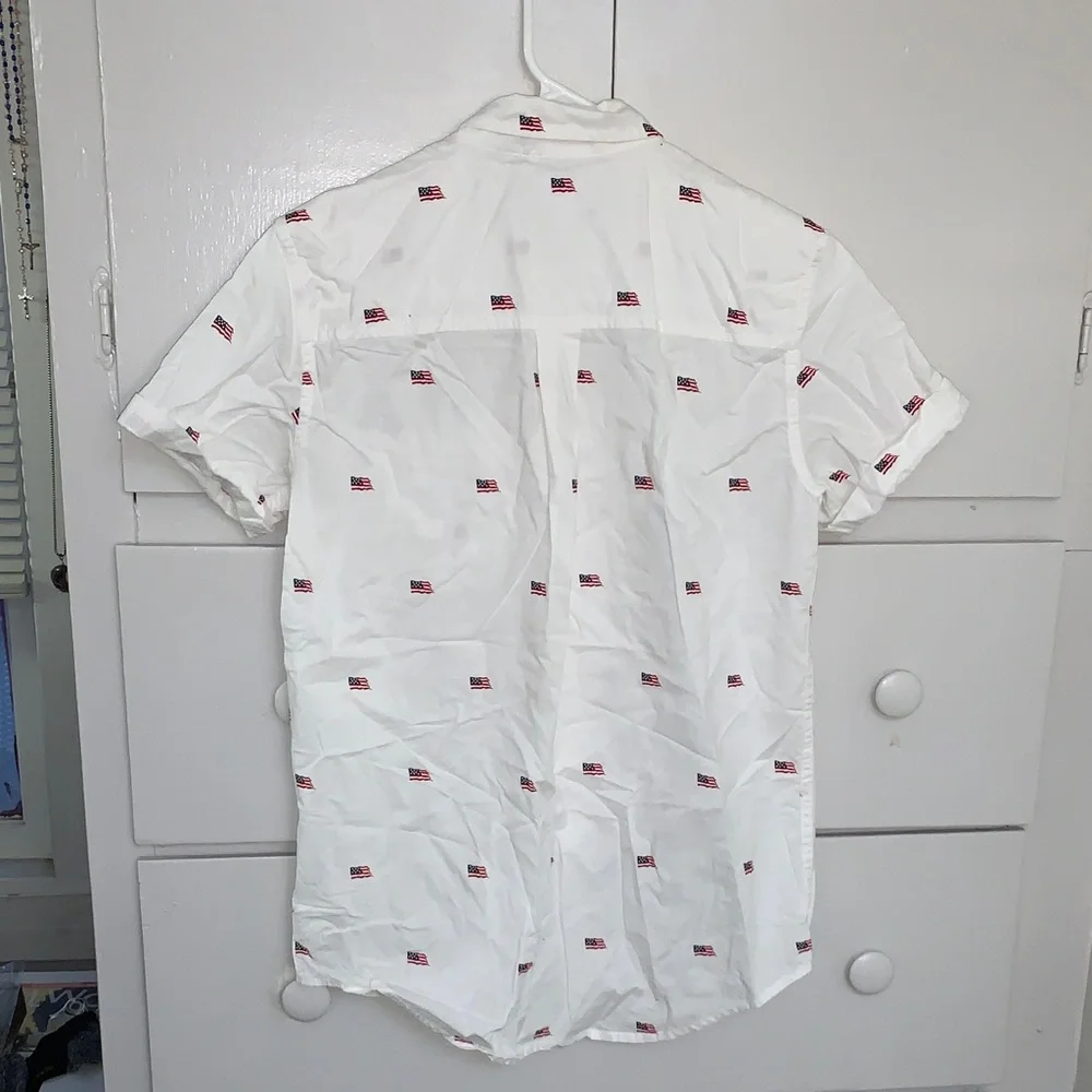 Boys/The Children's Place White Short-Sleeve Button-Up Shirt with Flag Print - Picture 3 of 3